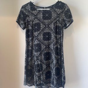 Forever 21 Short Sleeve Flowy Bandana Pattern Dress